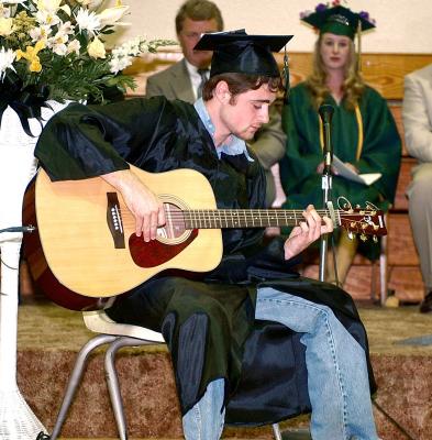u45/wingspar/medium/29607643.graduation27_7926.jpg
