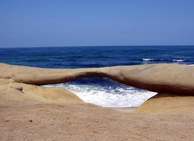 Natural window to the sea - La Jolla