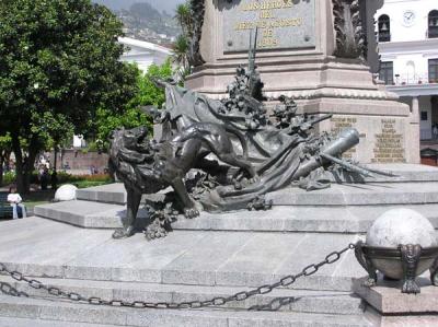 Monument in Plaza de la Independencia