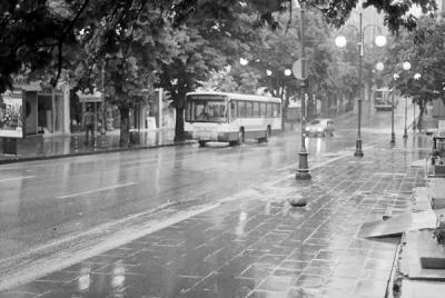 Early bus