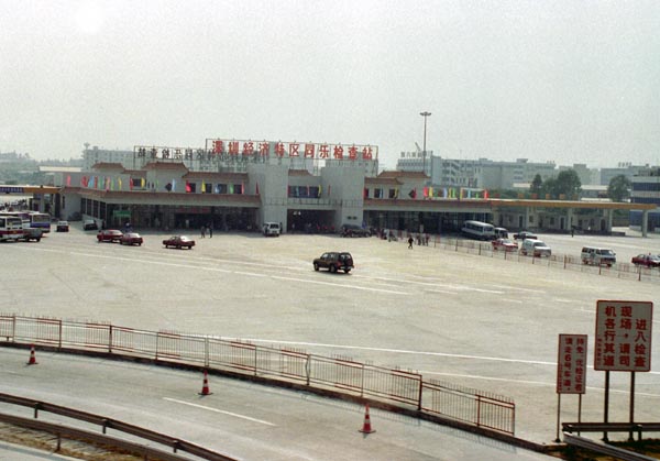 The checkpoint between Shenzhen Special Economic Zone and the rest of Guangdong Province