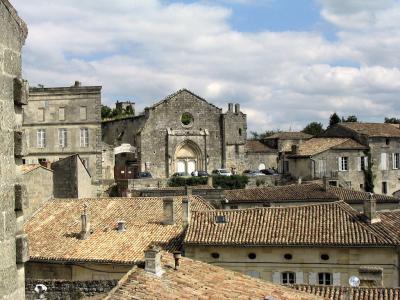 St.-milion: view toward the Franciscan cloister