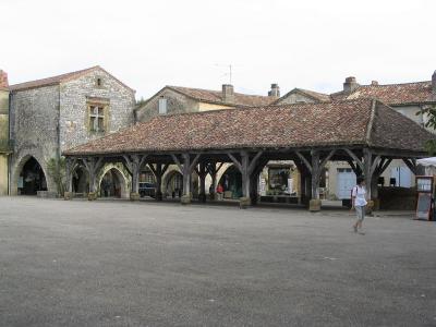 Montpazier: the halle (covered market)