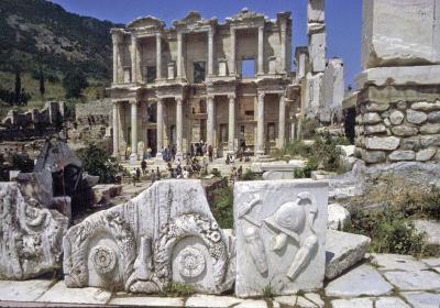 Library of Celsius Ephesus.jpg