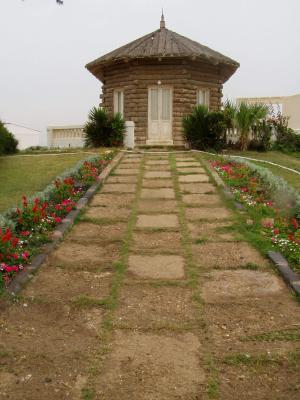 Small wooden cottage.JPG