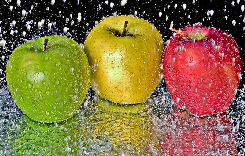 <b>Washing them Apples</b><br><i>by Vikas</i>