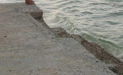 Stepping to the sea (*)
