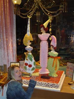 Julie window shops at a popular patisserie.  It's a cake!   Oh my gawd!