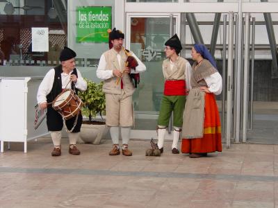 Asturian drummer, bagpipe player and dancers.