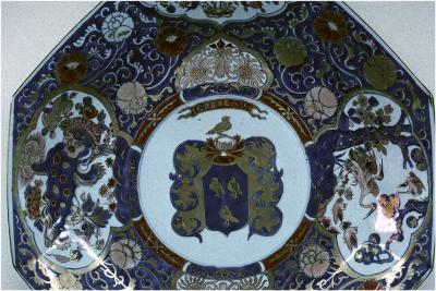 Porcelain plate with escutcheon