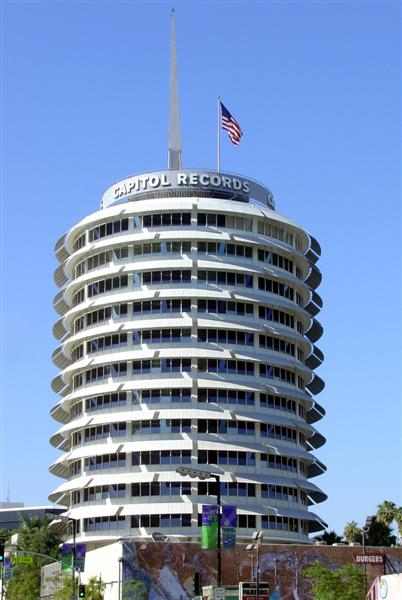 DSC01802 - Capital Records Building. Couldn't get a tour... they NEVER do tours!