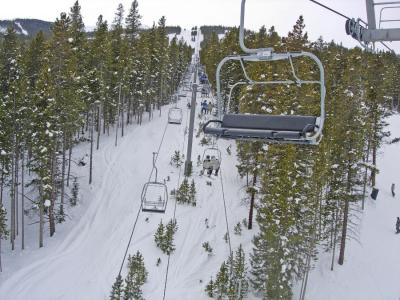 Overlaping ski lifts