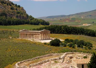 The unfinished temple at Segesta, 430-420 B.C.