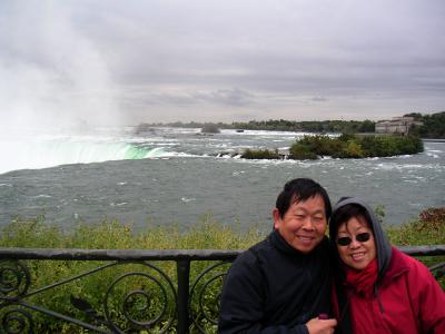 Parents at the Fal off area of the Horseshoe Falls...