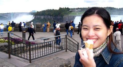 So happy...eating Ice Cream in cold cold canada *thinking: wat am I doing!!*