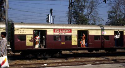 pIN87_Train_Bombay.jpg