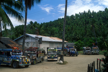 trafficPHI240_jeepneys.jpg