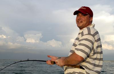 duane fighting 160lb tarpon 06-05-04.jpg