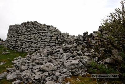 024_Wall_in_ruins.jpg