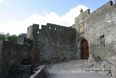 106_Cahir_Castle_Front_Gate.jpg