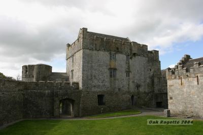 113_Cahir_Castle_Main_Keep_Courtyard.jpg