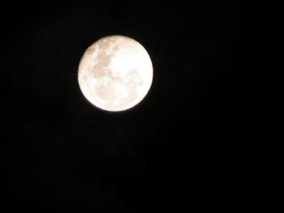 u46/picsels/medium/29740903.4junebigfullmoon.jpg