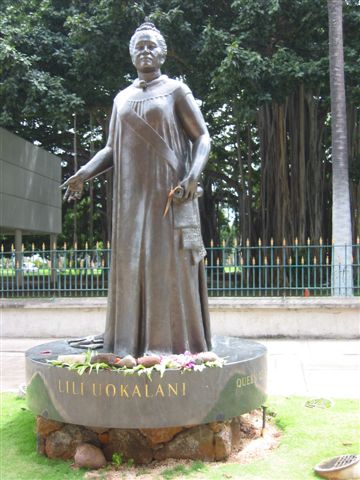29396877.HawaiipicsforpbaseQueenLiliuokalaniStatue.jpg