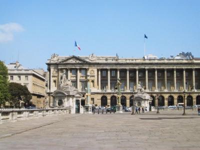 Walking to the Louvre 2004-04-23