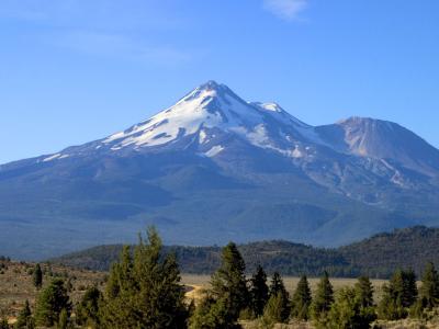 u46/rtwo/medium/33906991.MountShasta.jpg