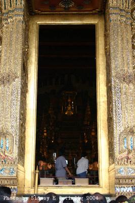The main temple of Wat Phra Kaeo (cant take pictures inside, though)