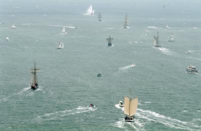 u46/sfbay_sail/medium/4357996.217TallShipParade.jpg