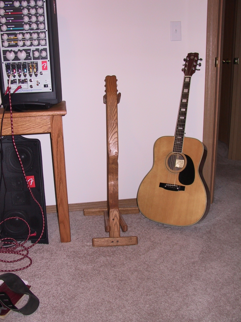 Guitar stand - 107-0723_IMG.JPG