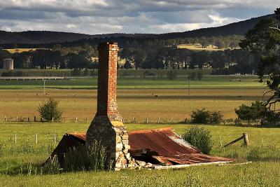 Collapsed pioneer hut Collector 3.jpg