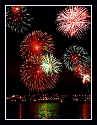 u46/stfchallenge/medium/33888770.Fireworks2.jpg