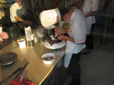 Decorating a cake in Beijing