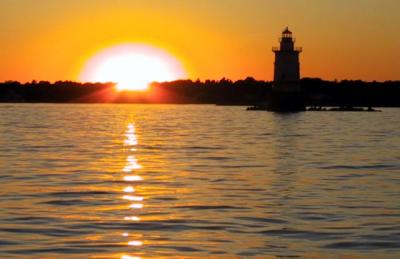 u46/the_birdman/medium/39899435.Sunsetwithlighthouse.jpg