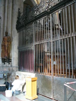 551-One of the side chapels