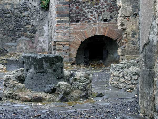 Pompei-Brick-Fireplace-&-Gr