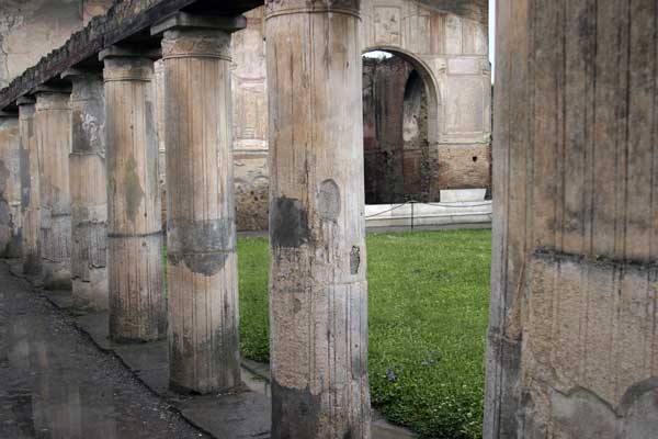 Pompei-Columns-&-Arch