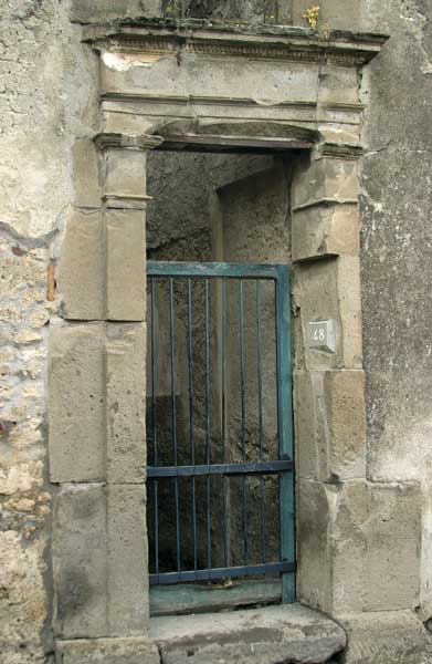 Pompei-Stone-&-Iron-Thresho