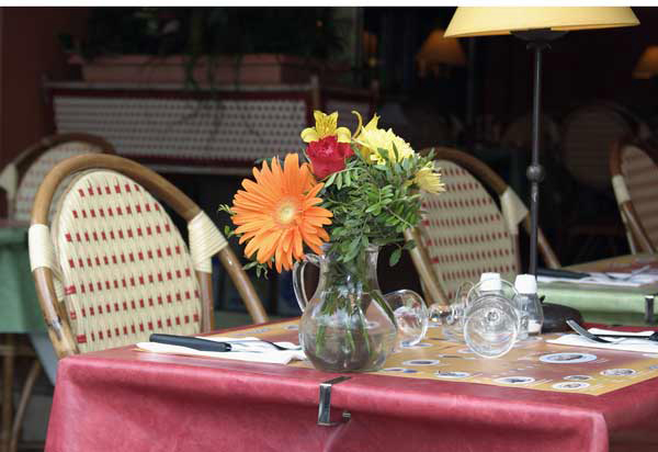 Flowers-on-Table-Nice-France
