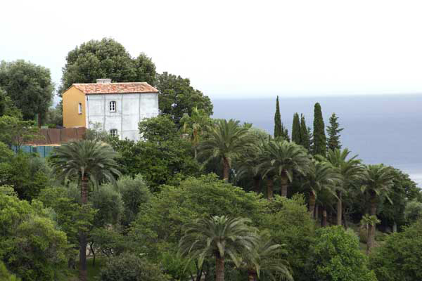Nice-Monoco-hillside-house