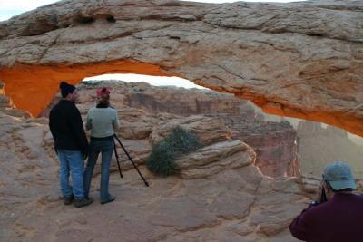 Mesa Arch people 7779