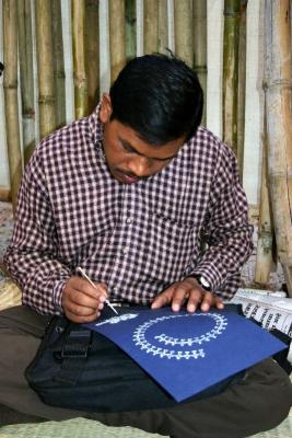 Artist at work, Dilli Haat, Delhi