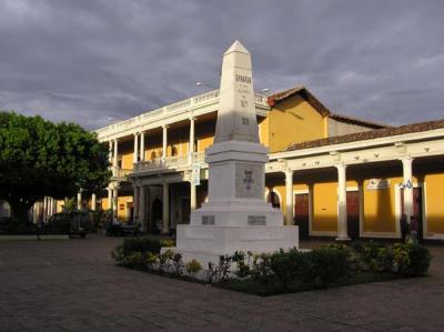 Leones Plaza