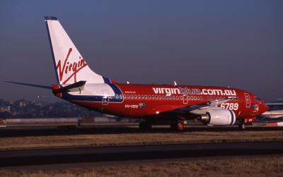 VH-VBW   Virgin Blue  B737-700.jpg