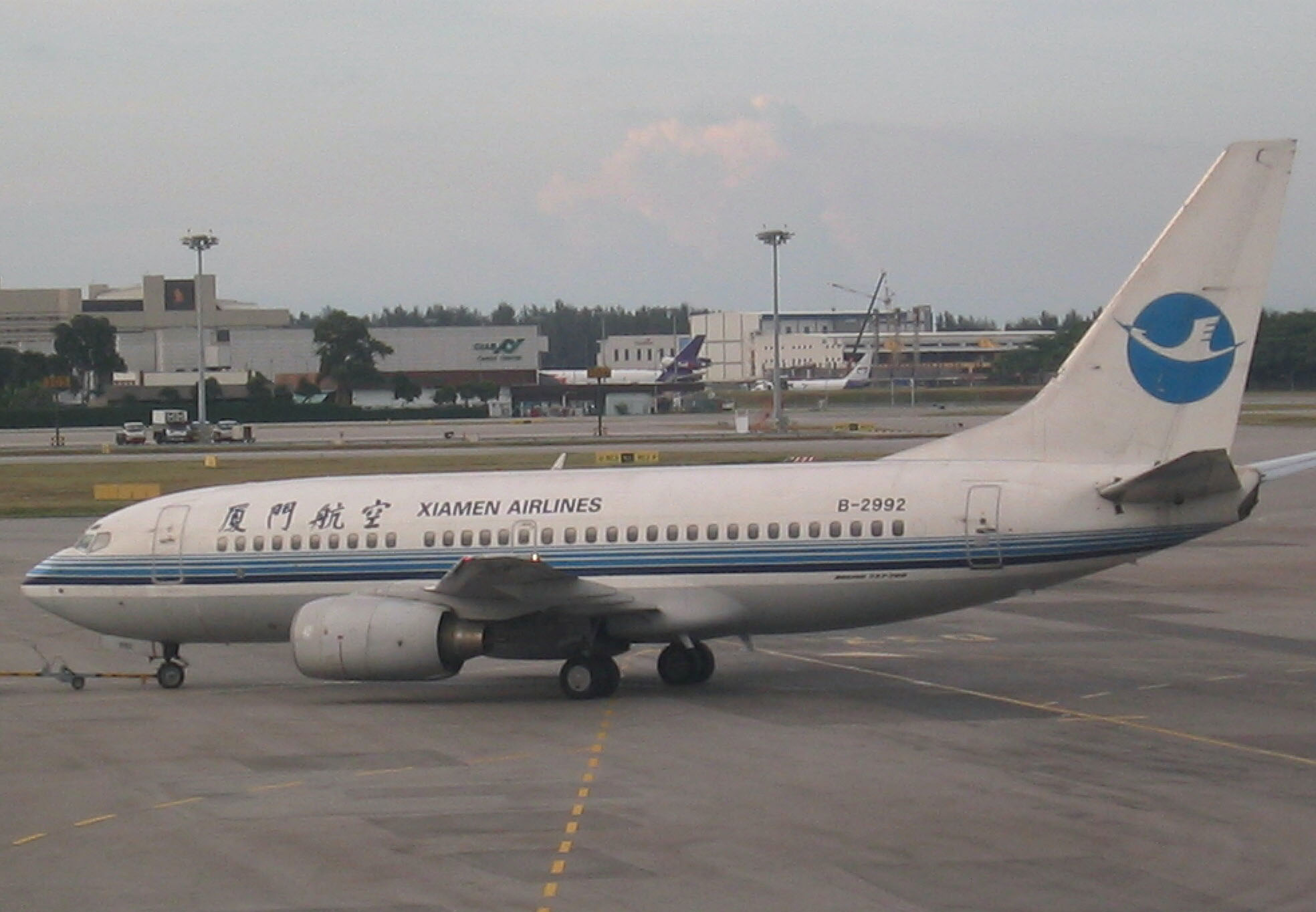 B-2992  Xiamen Airlines B737-700    25.05.04.jpg