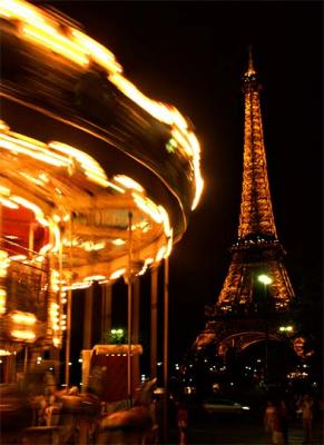 Carousel near the Eiffel Tower