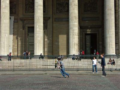 Spot the Ball... in front of the Pantheon