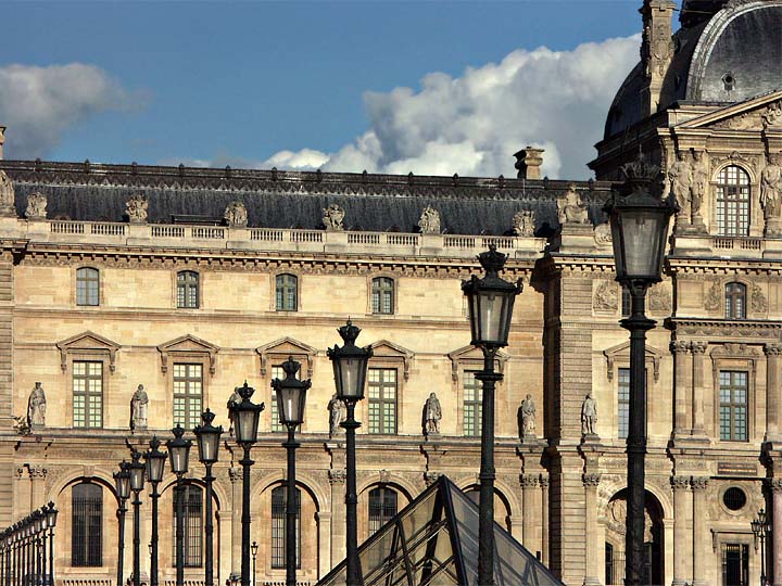 Louvre lamp posts